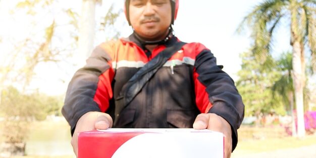 fastest courier service in Dhaka